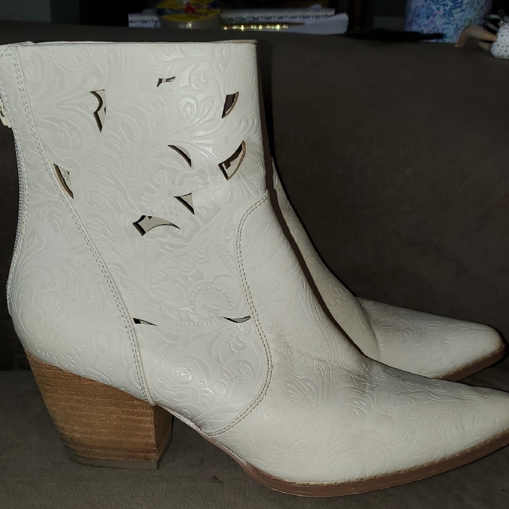 Elegant White Ankle Boots